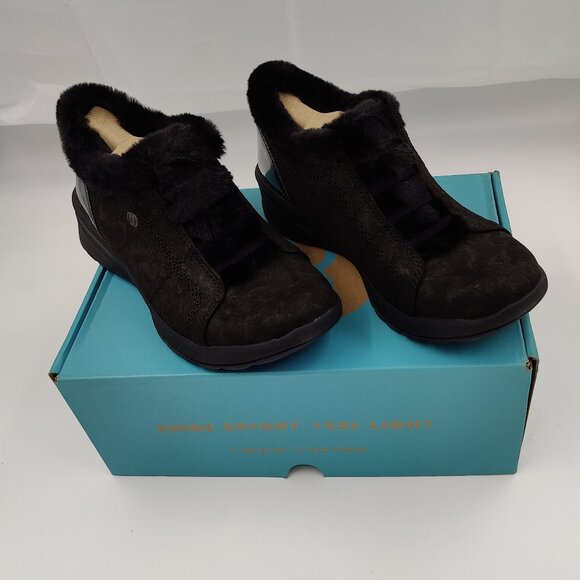 BZEES Golden Shoe in Black Size Women's 7 - Picture 1 of 6